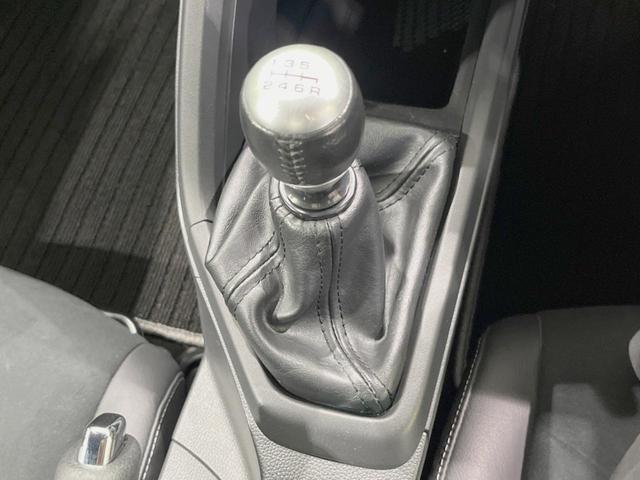 α 6MT車 バックカメラ Bluetooth再生 ハーフレザーシート LEDヘッド クルコン スマートキー オートライト 革巻きステアリング ステアリングスイッチ 純正15インチAW 盗難防止装置(4枚目)