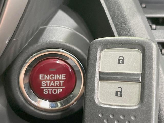 α 6MT車 バックカメラ Bluetooth再生 ハーフレザーシート LEDヘッド クルコン スマートキー オートライト 革巻きステアリング ステアリングスイッチ 純正15インチAW 盗難防止装置(6枚目)