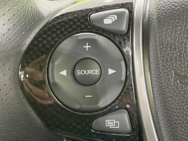 α 6MT車 バックカメラ Bluetooth再生 ハーフレザーシート LEDヘッド クルコン スマートキー オートライト 革巻きステアリング ステアリングスイッチ 純正15インチAW 盗難防止装置(7枚目)