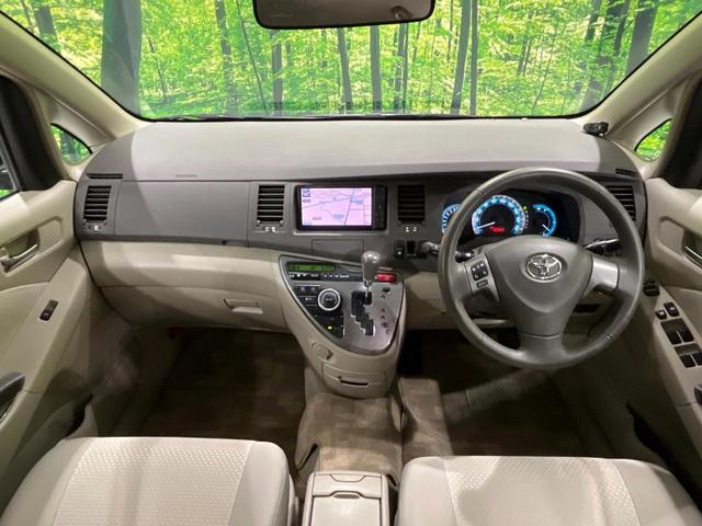 アイシス プラタナリミテッド　４ＷＤ　純正ナビ　バックカメラ　両側パワスラ　Ｂｌｕｅｔｏｏｔｈ　フルセグ　スマートキー　ＨＩＤヘッド　電動格納ミラー　パワーウィンドウ　バニティミラー　オートエアコン　ステアリングスイッチ（2枚目）