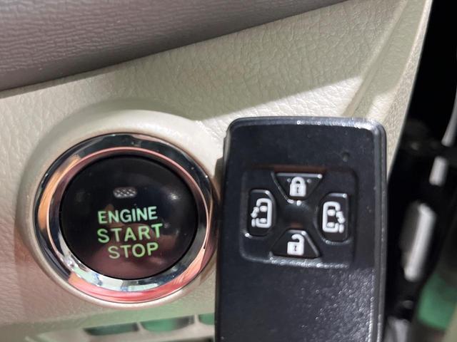 アイシス プラタナリミテッド　４ＷＤ　純正ナビ　バックカメラ　両側パワスラ　Ｂｌｕｅｔｏｏｔｈ　フルセグ　スマートキー　ＨＩＤヘッド　電動格納ミラー　パワーウィンドウ　バニティミラー　オートエアコン　ステアリングスイッチ（7枚目）