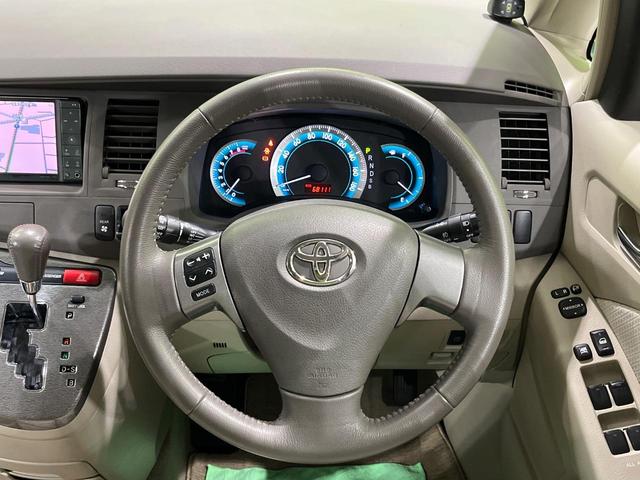 アイシス プラタナリミテッド　４ＷＤ　純正ナビ　バックカメラ　両側パワスラ　Ｂｌｕｅｔｏｏｔｈ　フルセグ　スマートキー　ＨＩＤヘッド　電動格納ミラー　パワーウィンドウ　バニティミラー　オートエアコン　ステアリングスイッチ（11枚目）