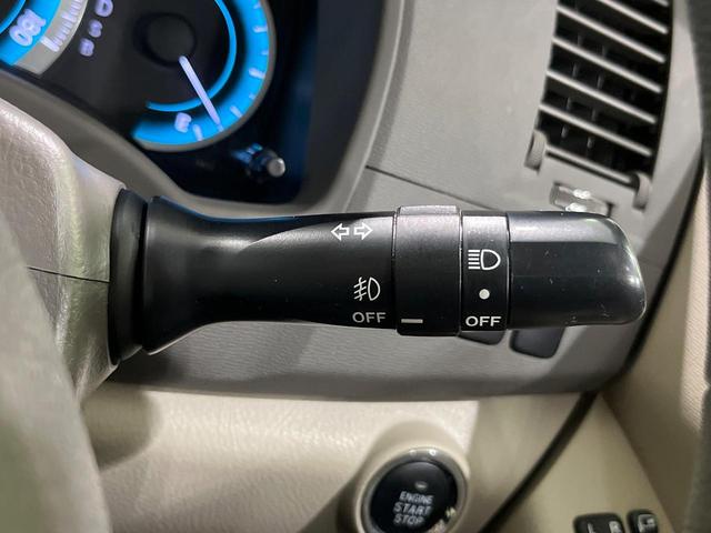 アイシス プラタナリミテッド　４ＷＤ　純正ナビ　バックカメラ　両側パワスラ　Ｂｌｕｅｔｏｏｔｈ　フルセグ　スマートキー　ＨＩＤヘッド　電動格納ミラー　パワーウィンドウ　バニティミラー　オートエアコン　ステアリングスイッチ（27枚目）