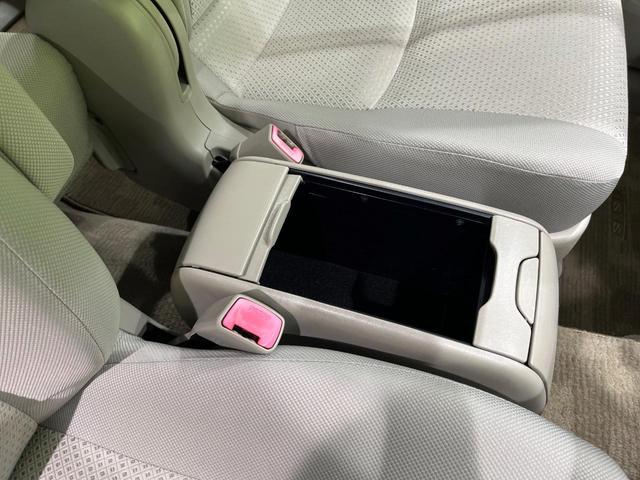 アイシス プラタナリミテッド　４ＷＤ　純正ナビ　バックカメラ　両側パワスラ　Ｂｌｕｅｔｏｏｔｈ　フルセグ　スマートキー　ＨＩＤヘッド　電動格納ミラー　パワーウィンドウ　バニティミラー　オートエアコン　ステアリングスイッチ（42枚目）