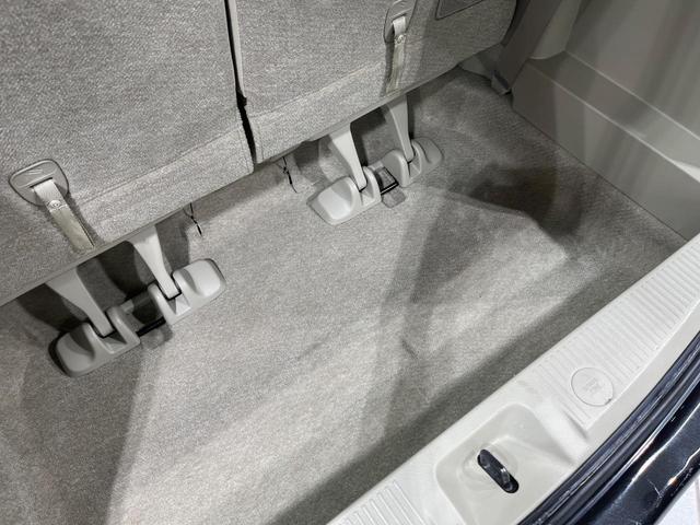 アイシス プラタナリミテッド　４ＷＤ　純正ナビ　バックカメラ　両側パワスラ　Ｂｌｕｅｔｏｏｔｈ　フルセグ　スマートキー　ＨＩＤヘッド　電動格納ミラー　パワーウィンドウ　バニティミラー　オートエアコン　ステアリングスイッチ（46枚目）