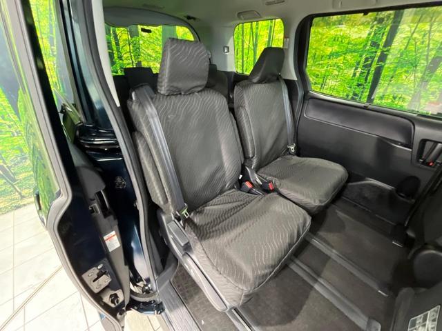 ヴォクシー ＺＳ　４ＷＤ　純正９インチナビ　フリップダウンモニター　寒冷地仕様　バックカメラ　両側パワースライドドア　Ｂｌｕｅｔｏｏｔｈ　フルセグ　ＥＴＣ　ドラレコ　ＬＥＤヘッド　革巻きステアリング　オートエアコン（10枚目）