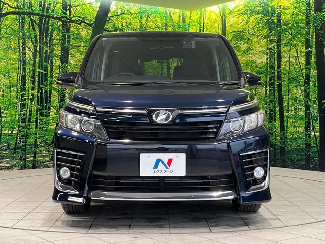ヴォクシー ＺＳ　４ＷＤ　純正９インチナビ　フリップダウンモニター　寒冷地仕様　バックカメラ　両側パワースライドドア　Ｂｌｕｅｔｏｏｔｈ　フルセグ　ＥＴＣ　ドラレコ　ＬＥＤヘッド　革巻きステアリング　オートエアコン（15枚目）