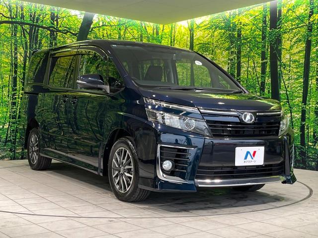 ヴォクシー ＺＳ　４ＷＤ　純正９インチナビ　フリップダウンモニター　寒冷地仕様　バックカメラ　両側パワースライドドア　Ｂｌｕｅｔｏｏｔｈ　フルセグ　ＥＴＣ　ドラレコ　ＬＥＤヘッド　革巻きステアリング　オートエアコン（17枚目）
