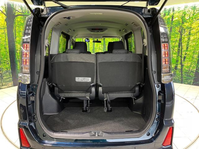 ヴォクシー ＺＳ　４ＷＤ　純正９インチナビ　フリップダウンモニター　寒冷地仕様　バックカメラ　両側パワースライドドア　Ｂｌｕｅｔｏｏｔｈ　フルセグ　ＥＴＣ　ドラレコ　ＬＥＤヘッド　革巻きステアリング　オートエアコン（39枚目）