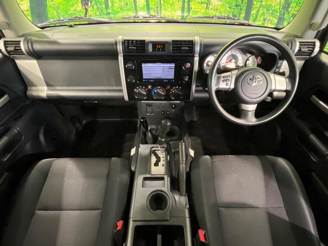 FJクルーザー オフロードパッケージ 4WD SDナビ 寒冷地仕様 フルセグ Bluetooth ETC クルコン リモコンキー ステアリングスイッチ 横滑り防止 プライバシーガラス ヘッドライトレベライザー リアデフロック パワステ(2枚目)
