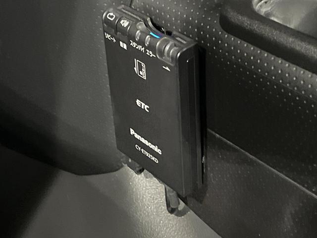 FJクルーザー オフロードパッケージ 4WD SDナビ 寒冷地仕様 フルセグ Bluetooth ETC クルコン リモコンキー ステアリングスイッチ 横滑り防止 プライバシーガラス ヘッドライトレベライザー リアデフロック パワステ(5枚目)