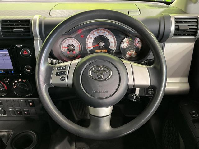 FJクルーザー オフロードパッケージ 4WD SDナビ 寒冷地仕様 フルセグ Bluetooth ETC クルコン リモコンキー ステアリングスイッチ 横滑り防止 プライバシーガラス ヘッドライトレベライザー リアデフロック パワステ(10枚目)