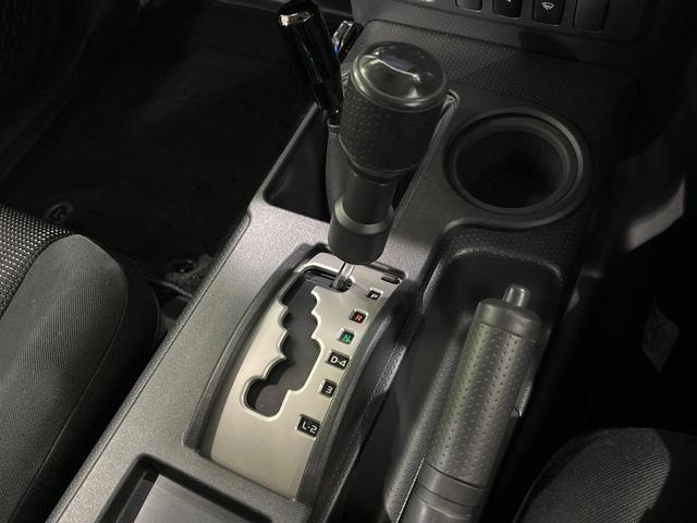 FJクルーザー オフロードパッケージ 4WD SDナビ 寒冷地仕様 フルセグ Bluetooth ETC クルコン リモコンキー ステアリングスイッチ 横滑り防止 プライバシーガラス ヘッドライトレベライザー リアデフロック パワステ(24枚目)