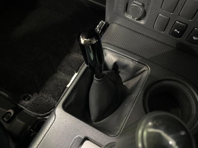 FJクルーザー オフロードパッケージ 4WD SDナビ 寒冷地仕様 フルセグ Bluetooth ETC クルコン リモコンキー ステアリングスイッチ 横滑り防止 プライバシーガラス ヘッドライトレベライザー リアデフロック パワステ(25枚目)