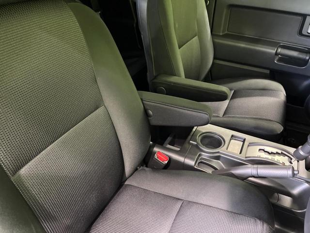 FJクルーザー オフロードパッケージ 4WD SDナビ 寒冷地仕様 フルセグ Bluetooth ETC クルコン リモコンキー ステアリングスイッチ 横滑り防止 プライバシーガラス ヘッドライトレベライザー リアデフロック パワステ(51枚目)