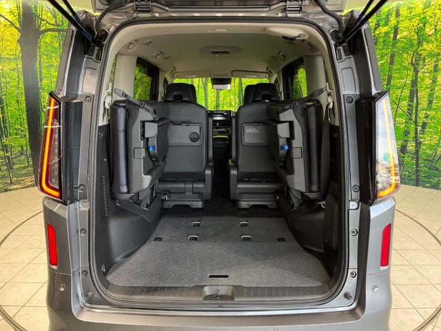 セレナ ｅ－パワー　ルキシオン　メーカー１２．３インチナビ　全周囲カメラ　衝突軽減　両側パワースライドドア　デジタルインナーミラー　ブラインドスポットモニター　ＬＥＤヘッド　革巻きステアリング　プッシュスタート　電動格納ミラー（38枚目）