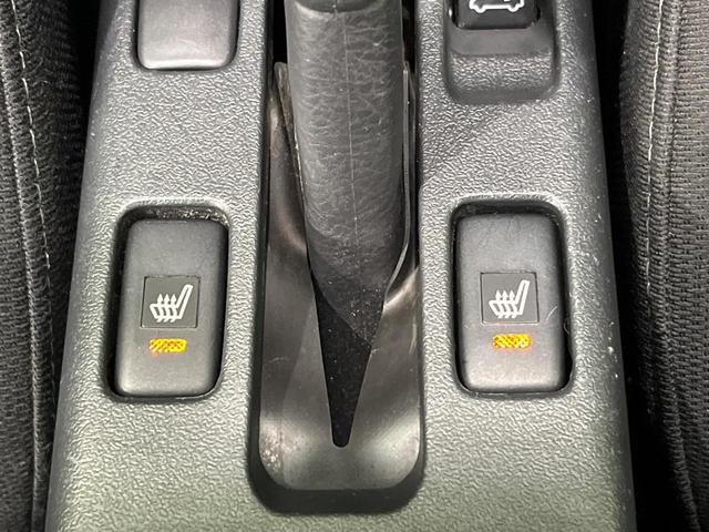 コペン エクスプレイ　ＭＴ車　ＣＤオーディオ　ＡＭ／ＦＭラジオ　ＥＴＣ　ドラレコ　シートヒーター　ＬＥＤヘッド　スマートキー　プッシュスタート　オートエアコン　革巻きステアリング　横滑り防止装置　パワーウィンドウ（4枚目）