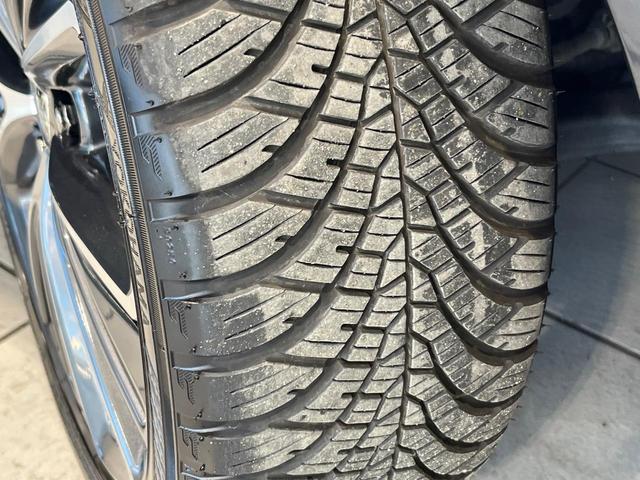 プリウス Z ガラスルーフ 純正12.3型ナビ 全周囲カメラ 衝突軽減 レーダークルーズ パワーバックドア デジタルインナーミラー シートベンチレーション メモリーパワーシート ブラインドスポットモニター ETC(65枚目)