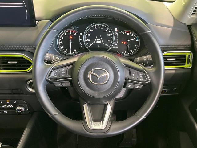 ＣＸ－５ ２０Ｓ　フィールドジャーニー　４ＷＤ　メーカー７８．８インチナビ　全周囲カメラ　衝突軽減　パワーバックドア　ＥＴＣ　Ｂｌｕｅｔｏｏｔｈ　革巻きステアリング　ＬＥＤヘッド　パワーシート　シートヒーター　プッシュスタート　ステリモ（11枚目）