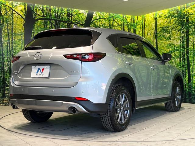 ＣＸ－５ ２０Ｓ　フィールドジャーニー　４ＷＤ　メーカー７８．８インチナビ　全周囲カメラ　衝突軽減　パワーバックドア　ＥＴＣ　Ｂｌｕｅｔｏｏｔｈ　革巻きステアリング　ＬＥＤヘッド　パワーシート　シートヒーター　プッシュスタート　ステリモ（17枚目）