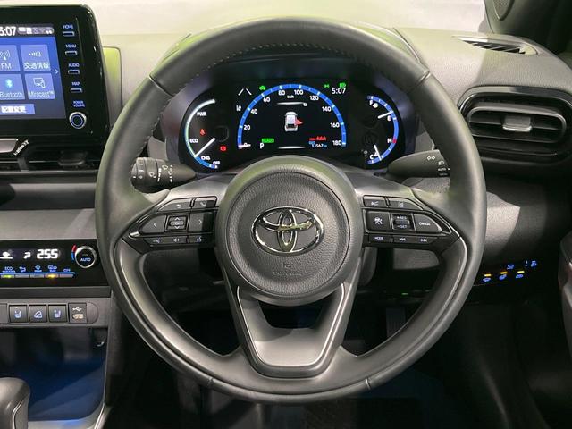 ヤリスクロス ハイブリッドZ 4WD メーカー8インチディスプレイオーディオ ブラインドスポットモニター 寒冷地仕様 全周囲カメラ 衝突軽減 レーダークルーズ LEDヘッド 革巻きステアリング パワーシート シートヒーター(11枚目)