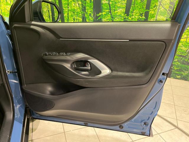 ヤリスクロス ハイブリッドZ 4WD メーカー8インチディスプレイオーディオ ブラインドスポットモニター 寒冷地仕様 全周囲カメラ 衝突軽減 レーダークルーズ LEDヘッド 革巻きステアリング パワーシート シートヒーター(36枚目)