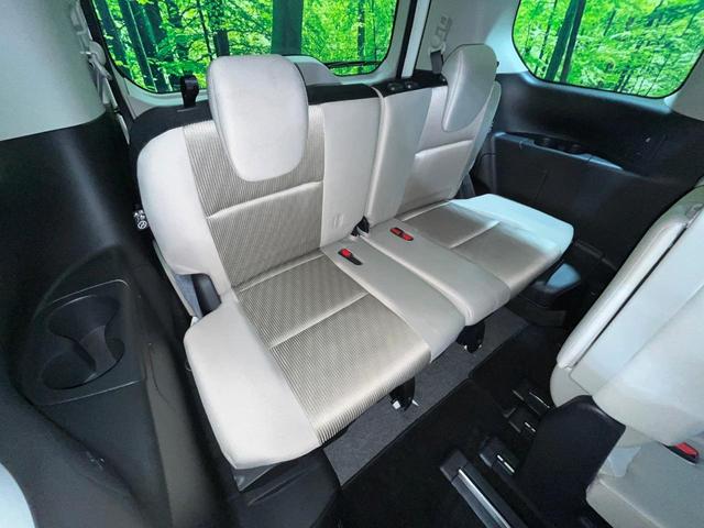 セレナ ハイウェイスター　４ＷＤ　純正９型ナビ　衝突軽減　全周囲カメラ　両側電動スライドドア　プロパイロット　デジタルインナーミラー　Ｂｌｕｅｔｏｏｔｈ　ＥＴＣ　ドラレコ　ＬＥＤヘッド　オートライト　スマートキー　ステリモ（10枚目）