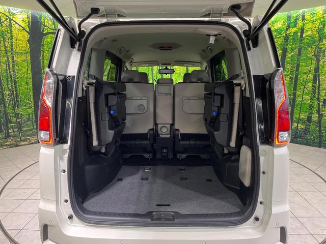 セレナ ハイウェイスター　４ＷＤ　純正９型ナビ　衝突軽減　全周囲カメラ　両側電動スライドドア　プロパイロット　デジタルインナーミラー　Ｂｌｕｅｔｏｏｔｈ　ＥＴＣ　ドラレコ　ＬＥＤヘッド　オートライト　スマートキー　ステリモ（12枚目）