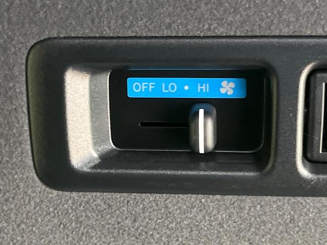 ハイエースバン スーパーGL ダークプライムII 4WD モデリスタエアロ 純正ナビ 全周囲カメラ 衝突軽減 両側電動スライドドア ETC ドラレコ Bluetooth フルセグ ウッドコンビステアリング LEDヘッド オートエアコン オートライト(55枚目)