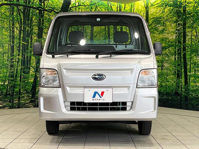 サンバートラック TB 4WD MT車 AM/FMラジオ LEDヘッドライト ヘッドライトレベライザー 3方開荷台 サンバイザー ロープフック付トリイ 荷台作業灯 ルームランプ 乗降用グリップ ヒューエルリッドオープナー(12枚目)