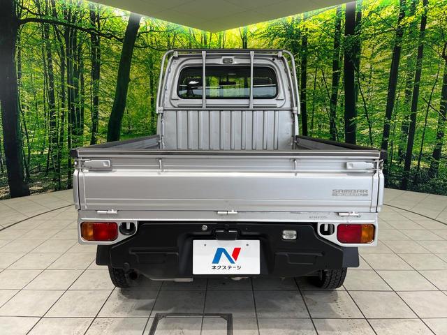 サンバートラック TB 4WD MT車 AM/FMラジオ LEDヘッドライト ヘッドライトレベライザー 3方開荷台 サンバイザー ロープフック付トリイ 荷台作業灯 ルームランプ 乗降用グリップ ヒューエルリッドオープナー(26枚目)