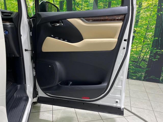 アルファードハイブリッド Ｘ　８人乗　４ＷＤ　後席モニター　ＪＢＬサウンド　純正１０．５型ナビ　全周囲カメラ　衝突軽減　レーダークルーズ　両側電動スライドドア　フルセグ　Ｂｌｕｅｔｏｏｔｈ　ＥＴＣ　ドラレコ　リアオートエアコン（45枚目）