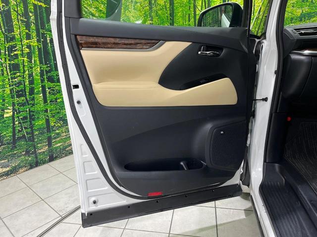 アルファードハイブリッド Ｘ　８人乗　４ＷＤ　後席モニター　ＪＢＬサウンド　純正１０．５型ナビ　全周囲カメラ　衝突軽減　レーダークルーズ　両側電動スライドドア　フルセグ　Ｂｌｕｅｔｏｏｔｈ　ＥＴＣ　ドラレコ　リアオートエアコン（46枚目）