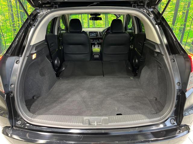 後席を格納すると、これだけの広さが！シーンに合わせたシートアレンジで、大きな荷物も積むことが出来ます♪