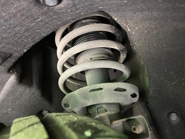 お車を安心してお乗りいただく為には、足回りの定期点検が欠かせません。サービスサポート（有償保証）では無料点検もご提供しており、安心のカーライフをお過ごしいただけるサポート体制が整っています。