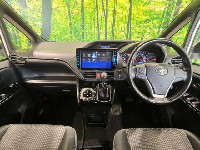 ヴォクシー ZS 4WD 後席モニター 10型メモリーナビ 衝突軽減 バックカメラ 両側電動スライド ETC Bluetooth ドラレコ クルーズコントロール クリアランスソナー LEDヘッド・フォグ スマートキー(2枚目)