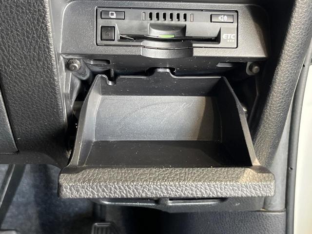 ヴォクシー ZS 4WD 後席モニター 10型メモリーナビ 衝突軽減 バックカメラ 両側電動スライド ETC Bluetooth ドラレコ クルーズコントロール クリアランスソナー LEDヘッド・フォグ スマートキー(60枚目)