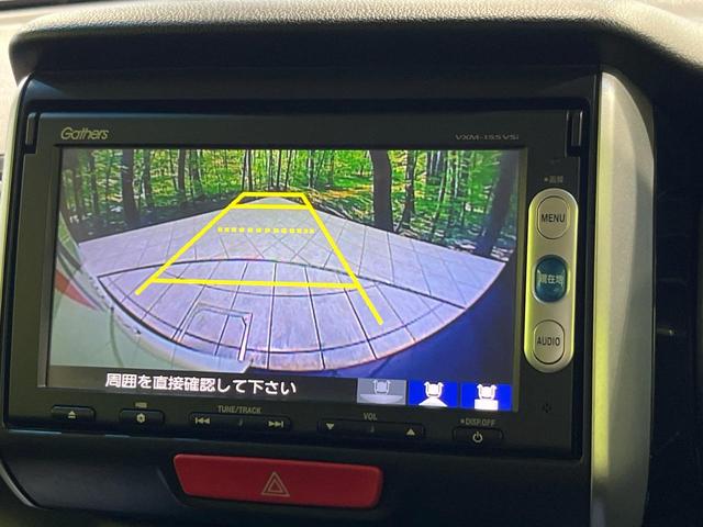 【バックカメラ】駐車時に後方がリアルタイム映像で確認できます。大型商業施設や立体駐車場での駐車時や、夜間のバック時に大活躍！運転スキルに関わらず、今や必須となった装備のひとつです！