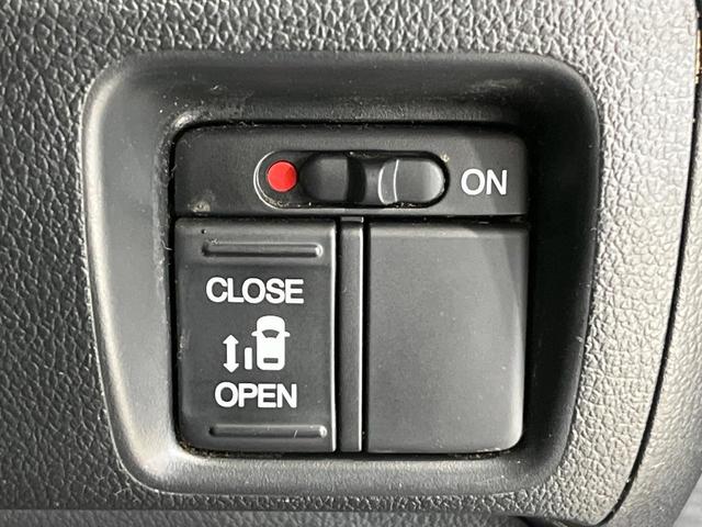 【パワースライドドア】スマートキーや運転席のスイッチでスライドドアの開閉が可能♪電動だから力を入れてドアを開ける必要が無く、小さいお子様でも、重い荷物を持っている時もラクに開け閉めできます♪