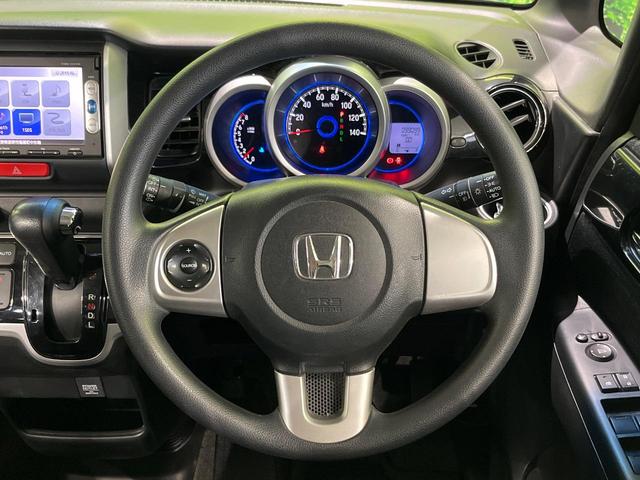 インテリアに合わせたデザインのステアリングは、運転される方のことも考え、運転しやすい形状、大きさです。是非一度、実際に触ってお確かめください。