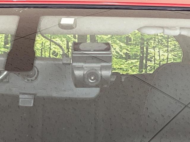ノート メダリスト　純正ナビ　バックカメラ　ＥＴＣ　Ｂｌｕｅｔｏｏｔｈ　ドラレコ　フルセグ　スマートキー　プッシュスタート　ＬＥＤヘッド　オートライト　革巻ステアリング　フォグライト　横滑り防止装置　アイドリングストップ（6枚目）