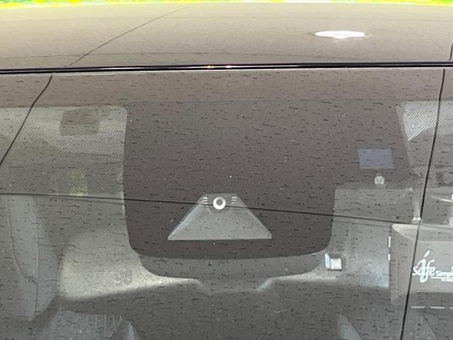 プリウス Sセーフティプラス 4WD SDナビ バックカメラ 衝突軽減 ETC Bluetooth ドラレコ 革巻きステアリング LEDヘッド オートエアコン オートライト 電動格納ミラー バニティミラー プッシュスタート(3枚目)