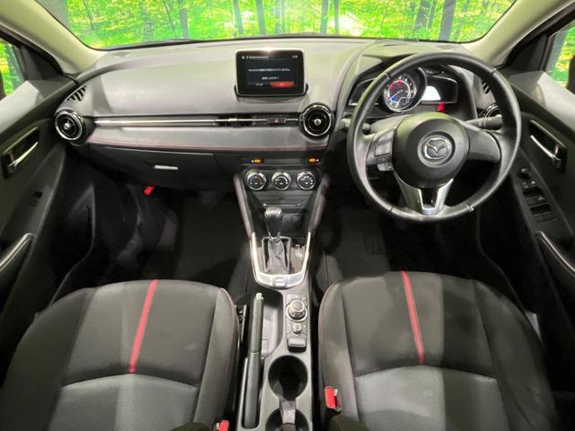 デミオ 13Sツーリング 4WD 純正ナビ 衝突軽減 ETC Bluetooth フルセグ LEDヘッド 革巻きステアリング シートヒーター オートエアコン オートライト アイドリングストップ プッシュスタート スマートキー(2枚目)