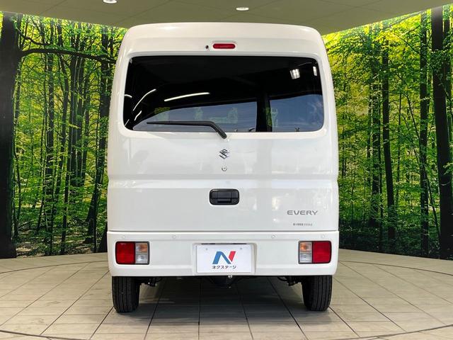 エブリイ ＰＡリミテッド　４ＷＤ　届出済未使用車　ＣＤオーディオ　ＡＭ／ＦＭ　衝突軽減　アイドリングストップ　横滑り防止機能　パワーウィンドウ　プライバシーガラス　バニティミラー（13枚目）