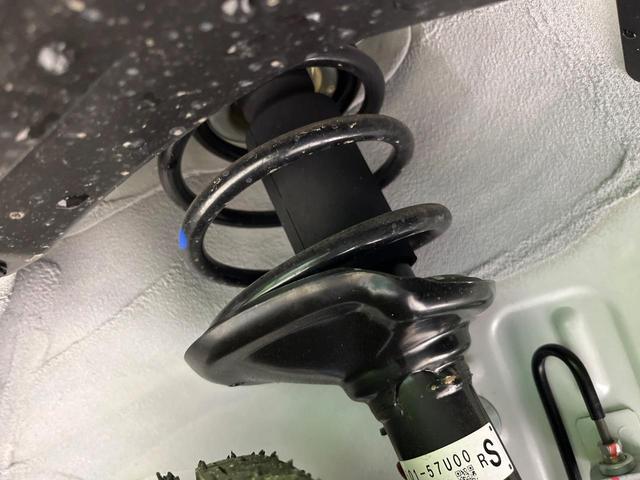 エブリイ ＰＡリミテッド　４ＷＤ　届出済未使用車　ＣＤオーディオ　ＡＭ／ＦＭ　衝突軽減　アイドリングストップ　横滑り防止機能　パワーウィンドウ　プライバシーガラス　バニティミラー（18枚目）