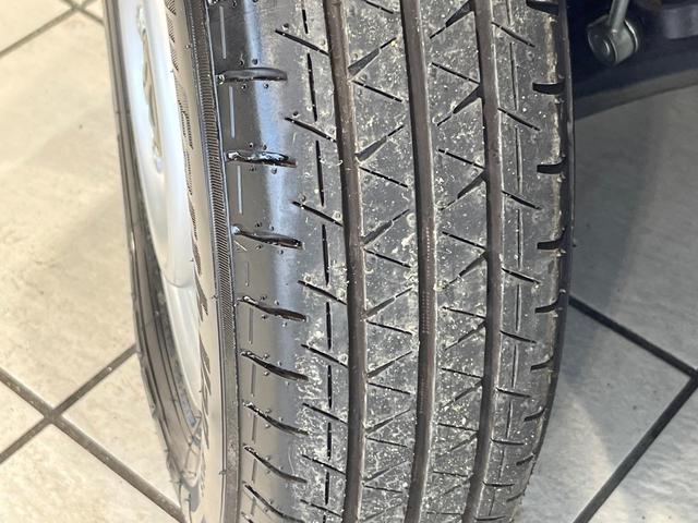 エブリイ ＰＡリミテッド　４ＷＤ　届出済未使用車　ＣＤオーディオ　ＡＭ／ＦＭ　衝突軽減　アイドリングストップ　横滑り防止機能　パワーウィンドウ　プライバシーガラス　バニティミラー（43枚目）