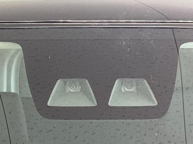 ルーミー カスタムG 4WD フリップダウンモニター 寒冷地仕様 メモリーナビ バックカメラ 衝突軽減 両側パワースライドドア LEDヘッド 革巻きステアリング シートヒーター オートライト プッシュスタート クルコン(3枚目)