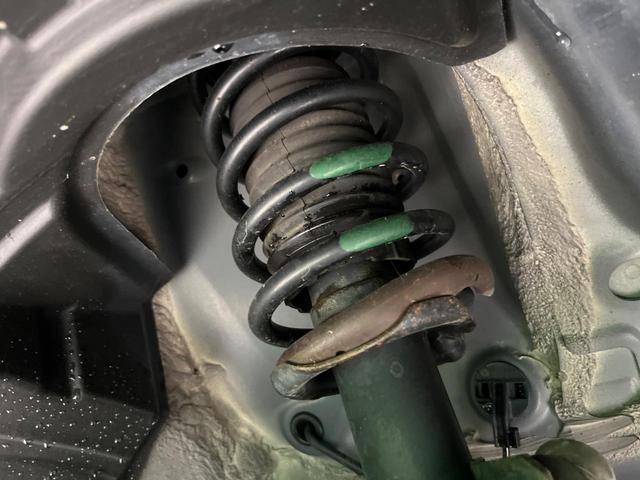 ルーミー カスタムG 4WD フリップダウンモニター 寒冷地仕様 メモリーナビ バックカメラ 衝突軽減 両側パワースライドドア LEDヘッド 革巻きステアリング シートヒーター オートライト プッシュスタート クルコン(20枚目)