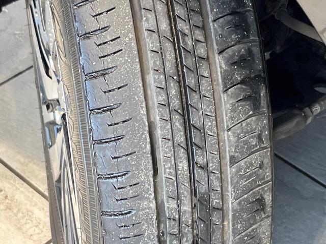 ルーミー カスタムG 4WD フリップダウンモニター 寒冷地仕様 メモリーナビ バックカメラ 衝突軽減 両側パワースライドドア LEDヘッド 革巻きステアリング シートヒーター オートライト プッシュスタート クルコン(29枚目)