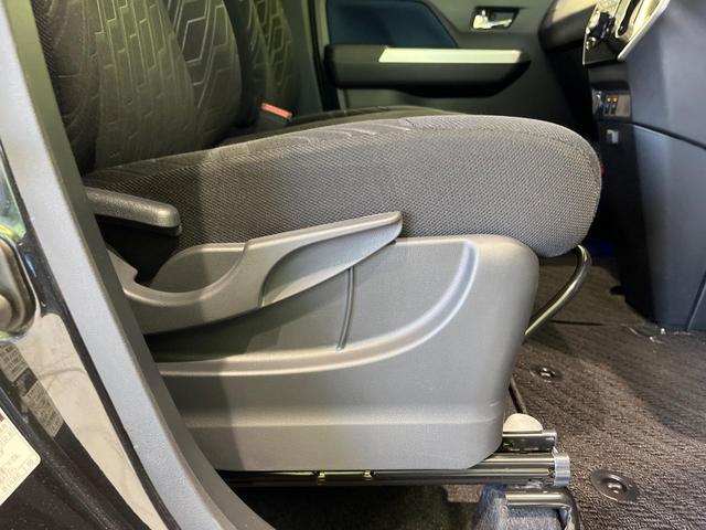 ルーミー カスタムG 4WD フリップダウンモニター 寒冷地仕様 メモリーナビ バックカメラ 衝突軽減 両側パワースライドドア LEDヘッド 革巻きステアリング シートヒーター オートライト プッシュスタート クルコン(42枚目)